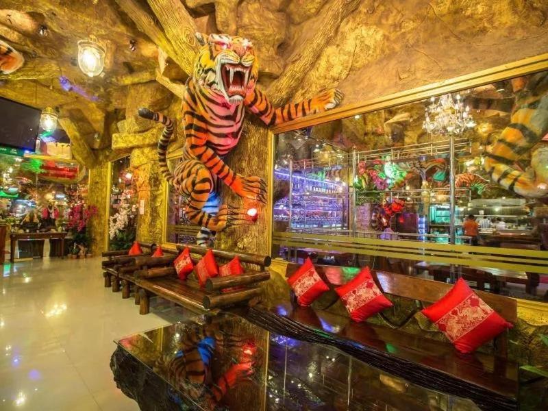 Tiger Complex By Eyg Hotel Patong Eksteriør billede